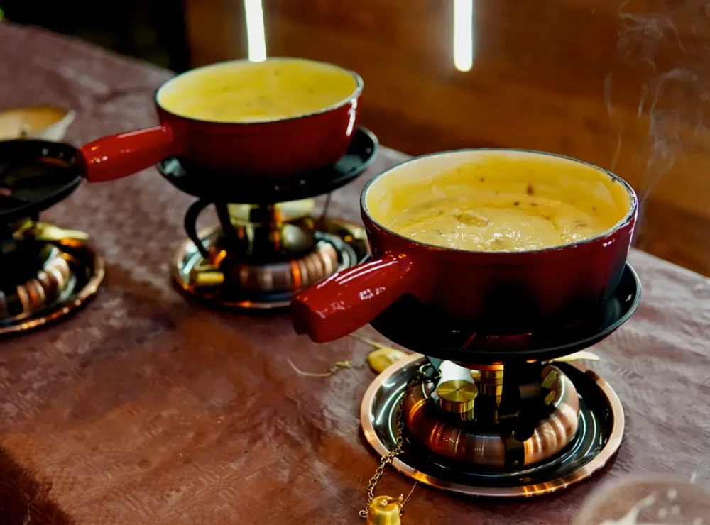 Fondue suisse traditionnelle – Chalet Suisse