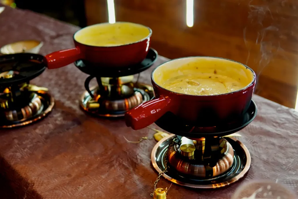 Fondue suisse traditionnelle – Chalet Suisse